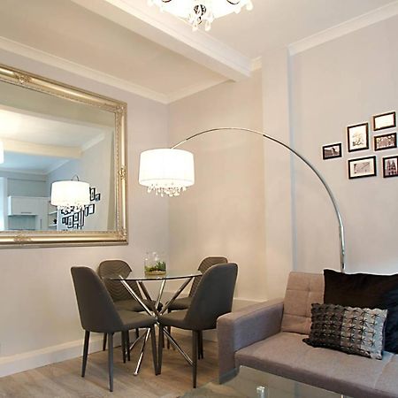 Joivy Unique Old Town Stay Under Edinburgh Castle Екстер'єр фото